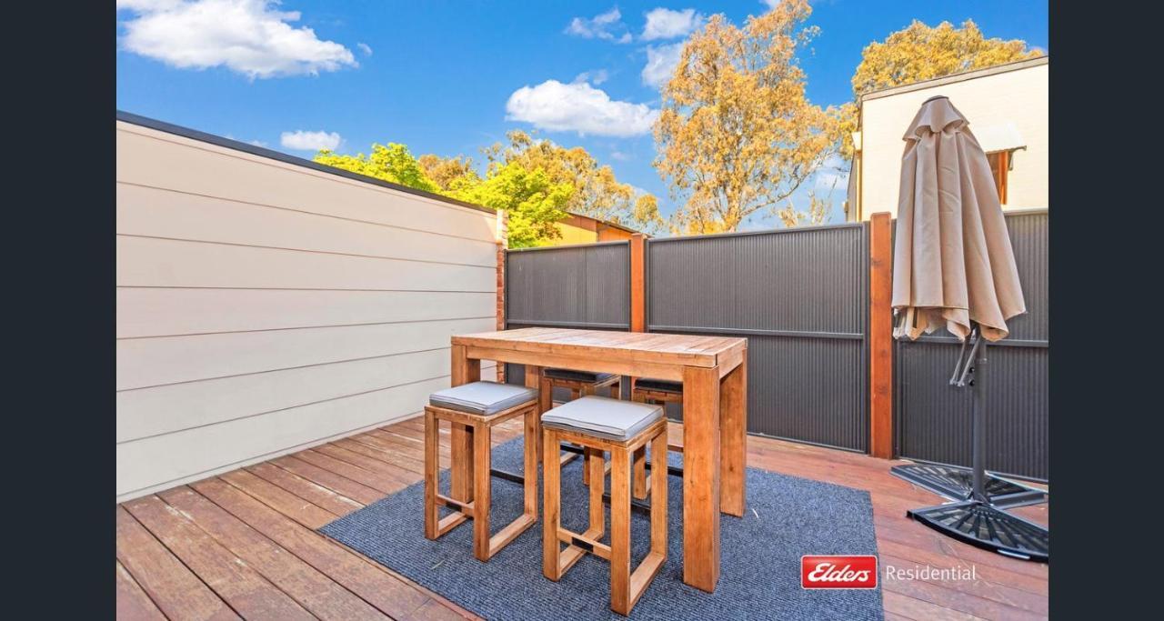 Old Port Townhouse Central To Everything Echuca Exterior foto
